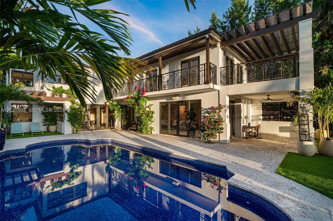 En Venta: $10,360,000 (5 camas, 4 baños, 4962 Pies cuadrados)