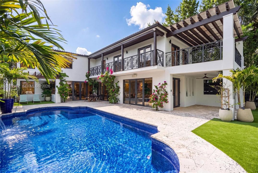 En Venta: $10,360,000 (5 camas, 4 baños, 4962 Pies cuadrados)