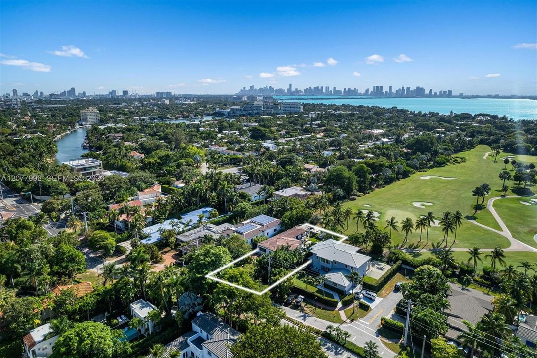 En Venta: $10,360,000 (5 camas, 4 baños, 4962 Pies cuadrados)