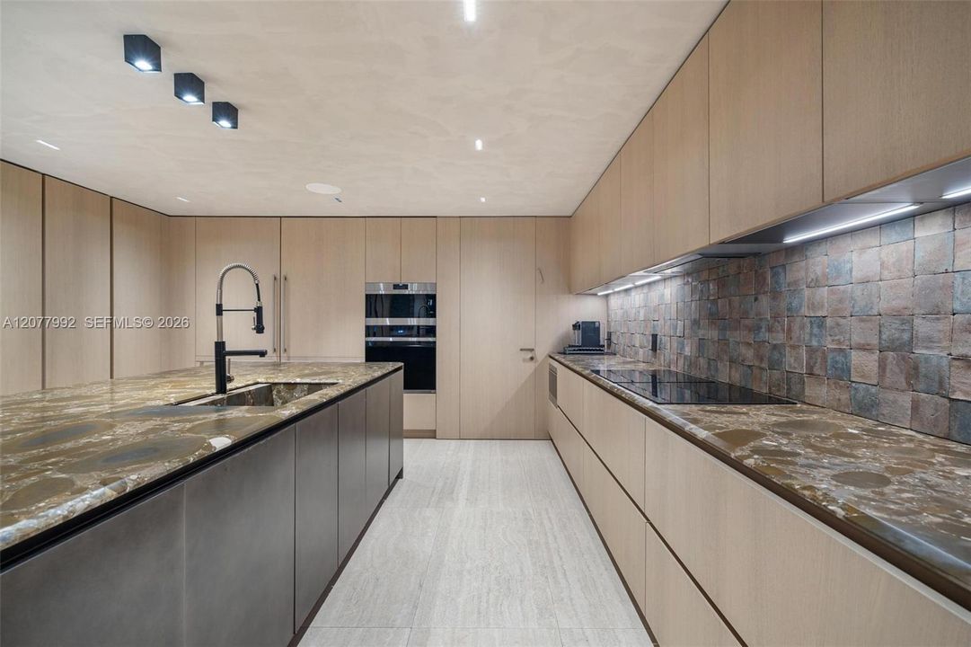 En Venta: $10,360,000 (5 camas, 4 baños, 4962 Pies cuadrados)