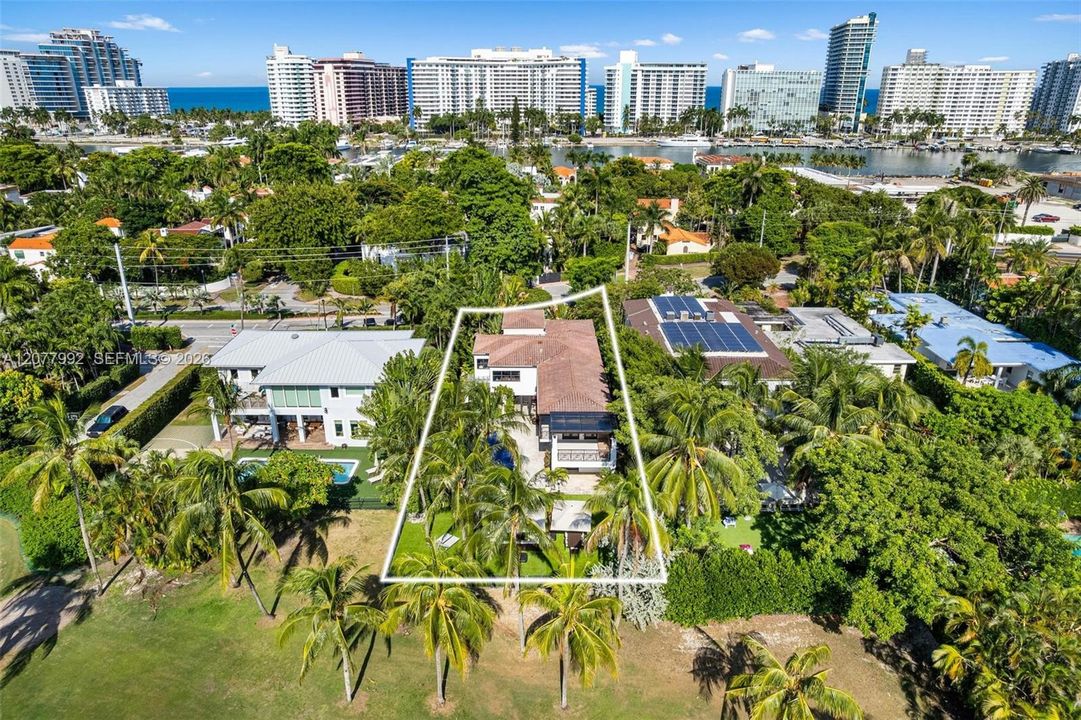 En Venta: $10,360,000 (5 camas, 4 baños, 4962 Pies cuadrados)