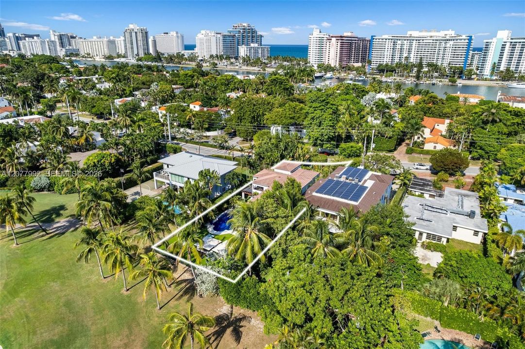 En Venta: $10,360,000 (5 camas, 4 baños, 4962 Pies cuadrados)