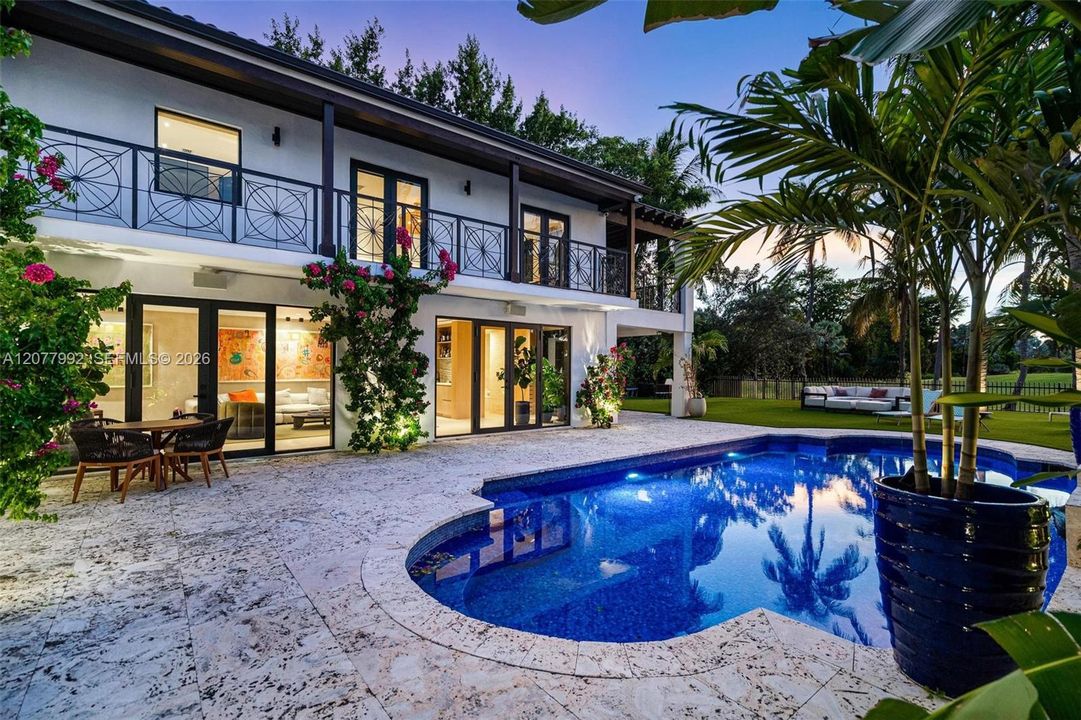 En Venta: $10,360,000 (5 camas, 4 baños, 4962 Pies cuadrados)