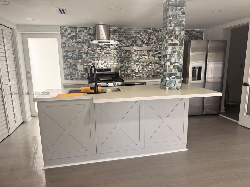 For Rent: $3,200 (3 beds, 1 baths, 2225 Square Feet)