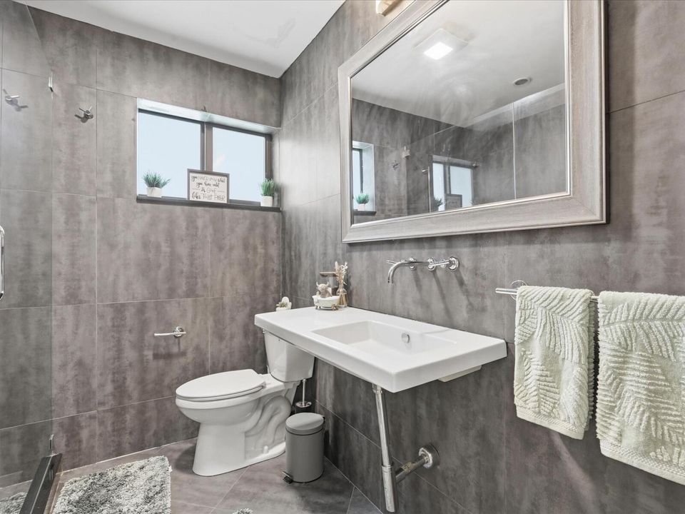 32-Bathroom