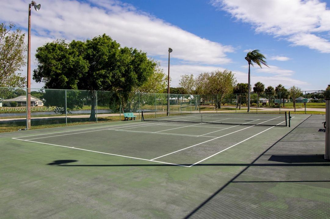 For Sale: $214,000 (2 beds, 2 baths, 1336 Square Feet)
