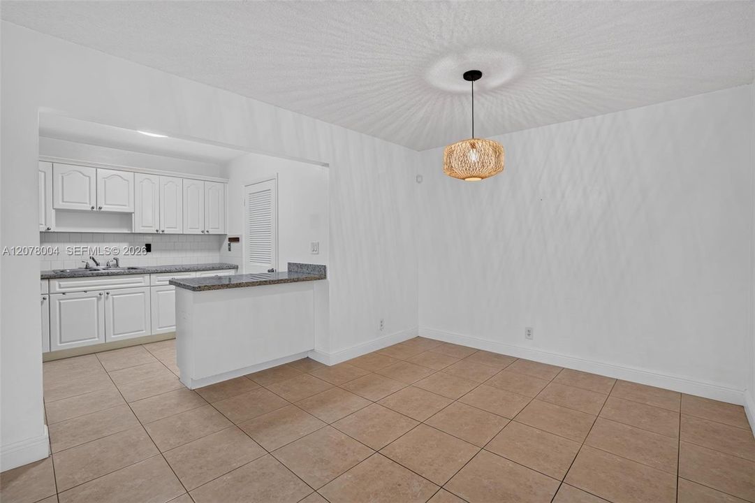 На продажу: $275,000 (2 спален, 1 ванн, 952 Квадратных фут)