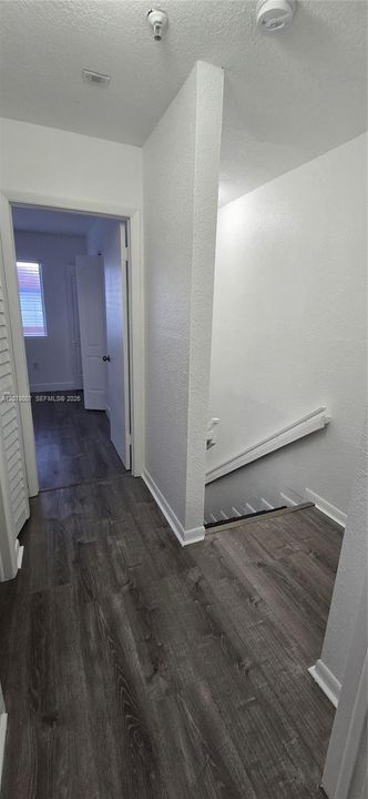 For Rent: $2,200 (2 beds, 1 baths, 868 Square Feet)