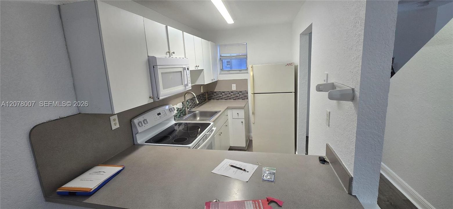 For Rent: $2,200 (2 beds, 1 baths, 868 Square Feet)