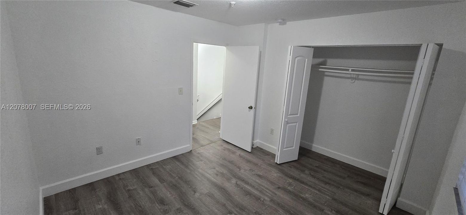 For Rent: $2,200 (2 beds, 1 baths, 868 Square Feet)