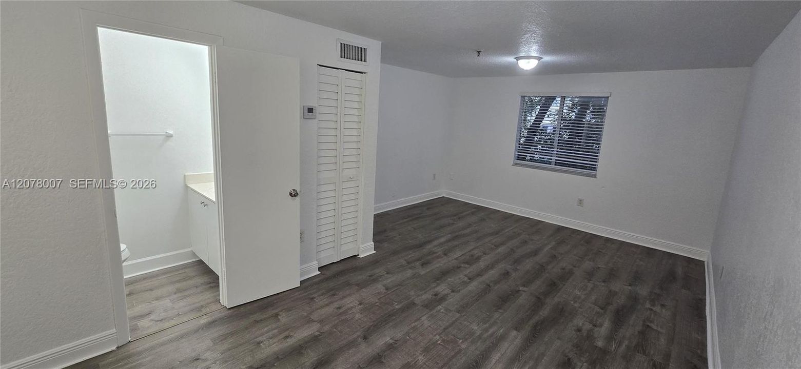 For Rent: $2,200 (2 beds, 1 baths, 868 Square Feet)