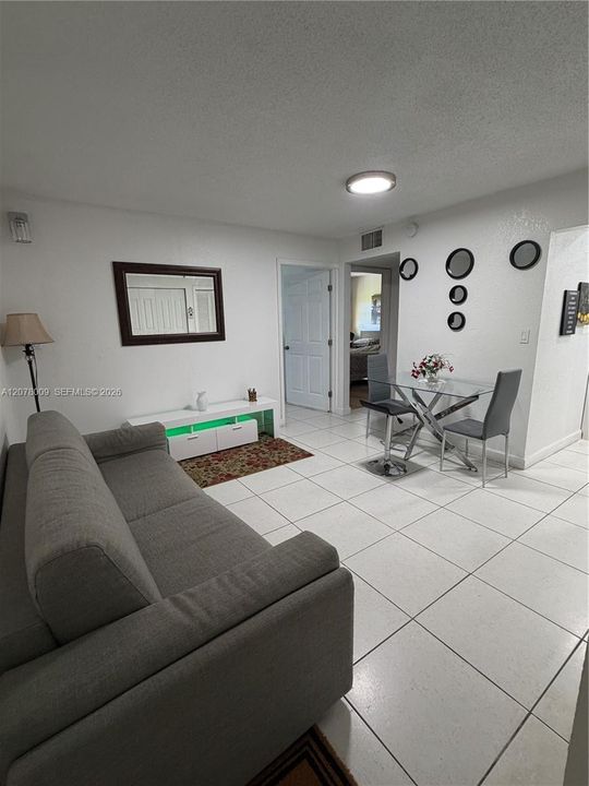 For Rent: $2,200 (2 beds, 1 baths, 660 Square Feet)