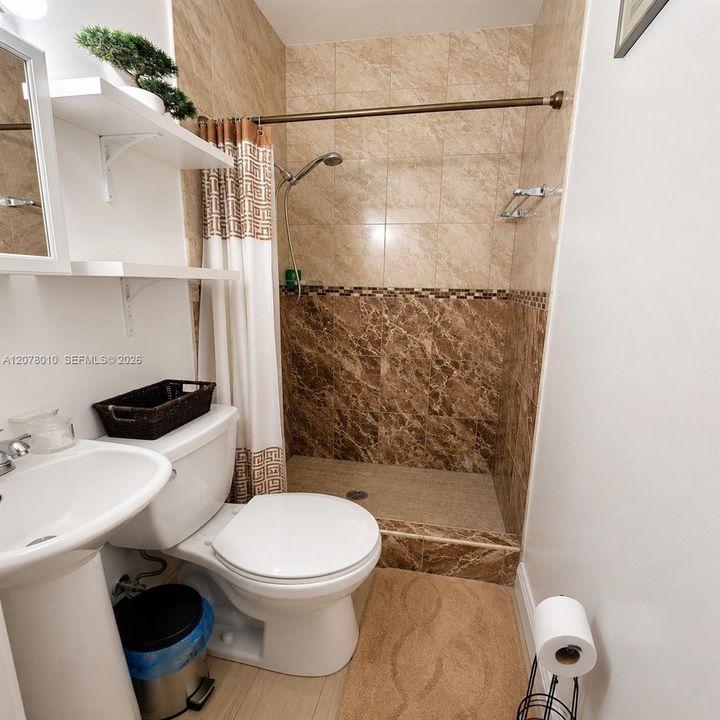 For Rent: $1,450 (1 beds, 1 baths, 1687 Square Feet)