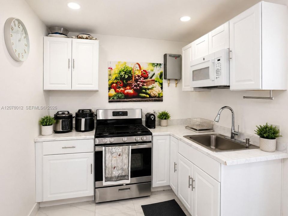 For Sale: $2,200,000 (3 beds, 2 baths, 3440 Square Feet)