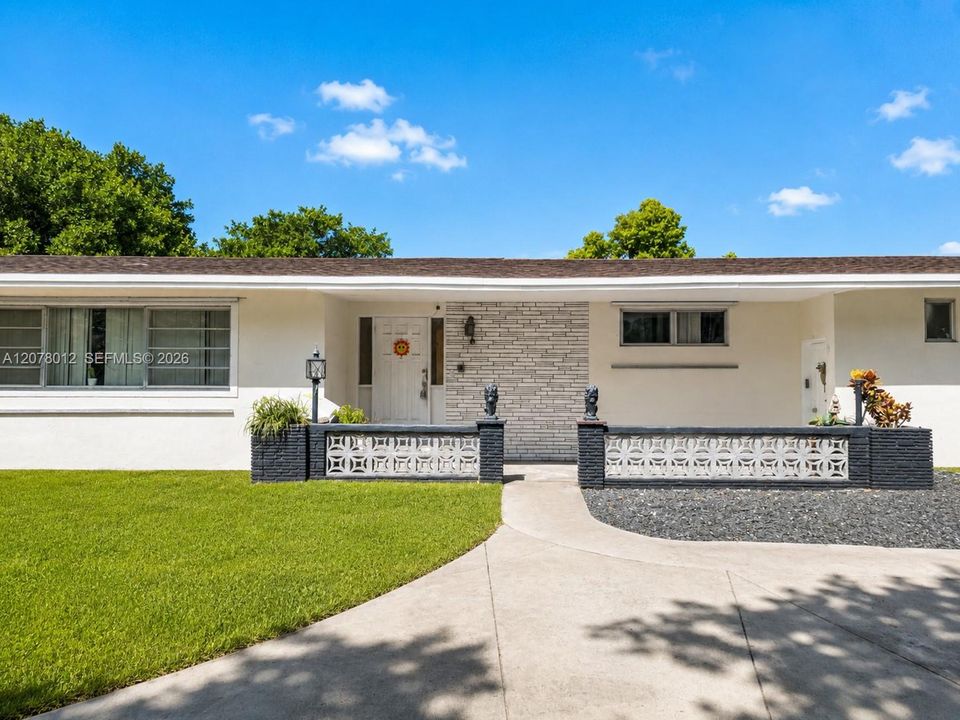 For Sale: $2,200,000 (3 beds, 2 baths, 3440 Square Feet)