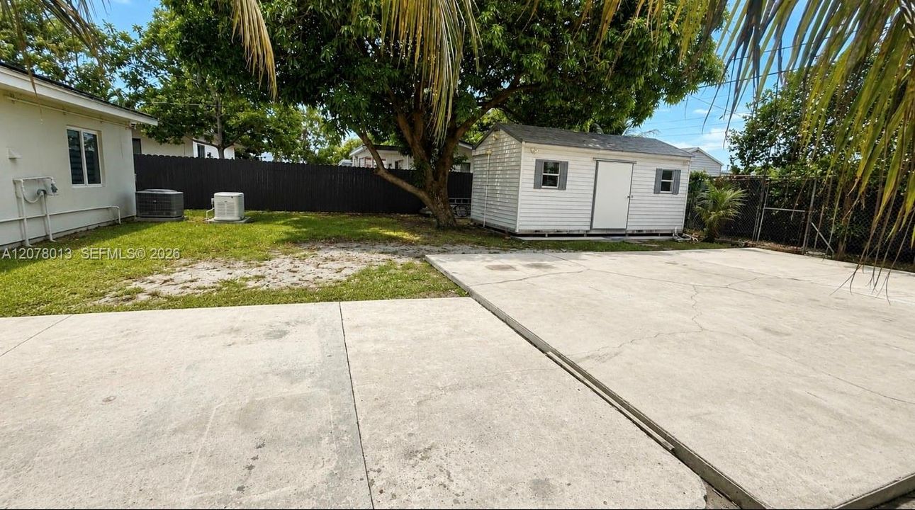 For Rent: $3,200 (3 beds, 2 baths, 1350 Square Feet)