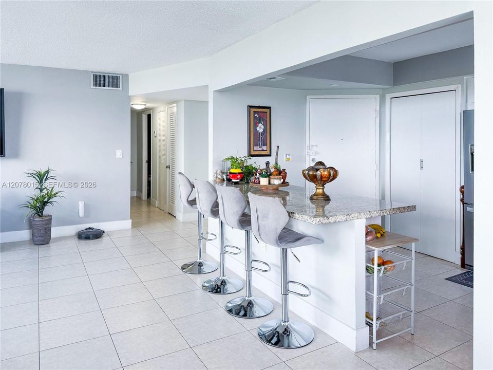 For Sale: $235,000 (2 beds, 2 baths, 1140 Square Feet)