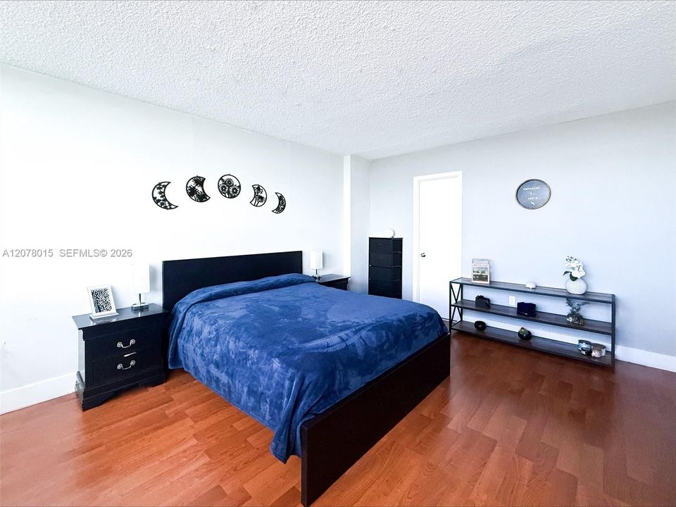 For Sale: $235,000 (2 beds, 2 baths, 1140 Square Feet)