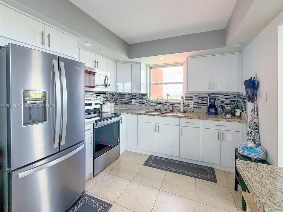 For Sale: $235,000 (2 beds, 2 baths, 1140 Square Feet)