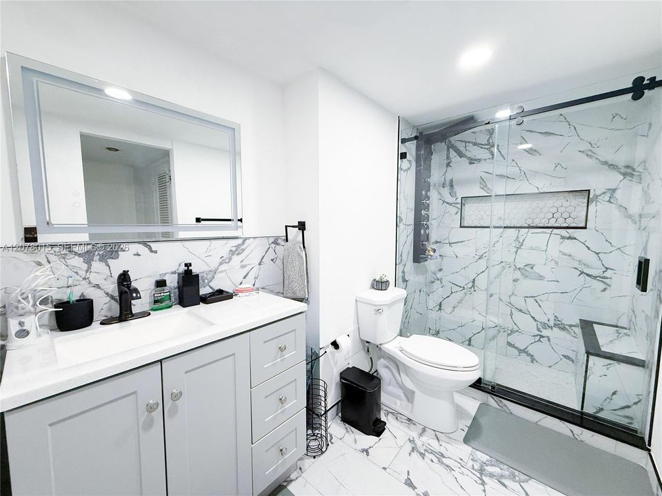 For Sale: $235,000 (2 beds, 2 baths, 1140 Square Feet)