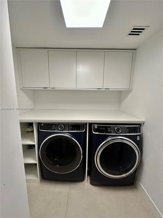 For Rent: $12,500 (2 beds, 2 baths, 2403 Square Feet)