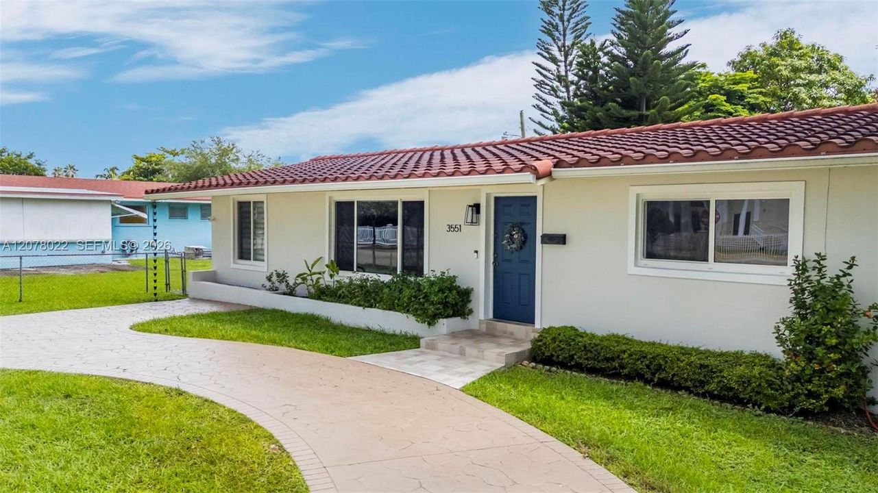 For Sale: $949,000 (3 beds, 2 baths, 1699 Square Feet)