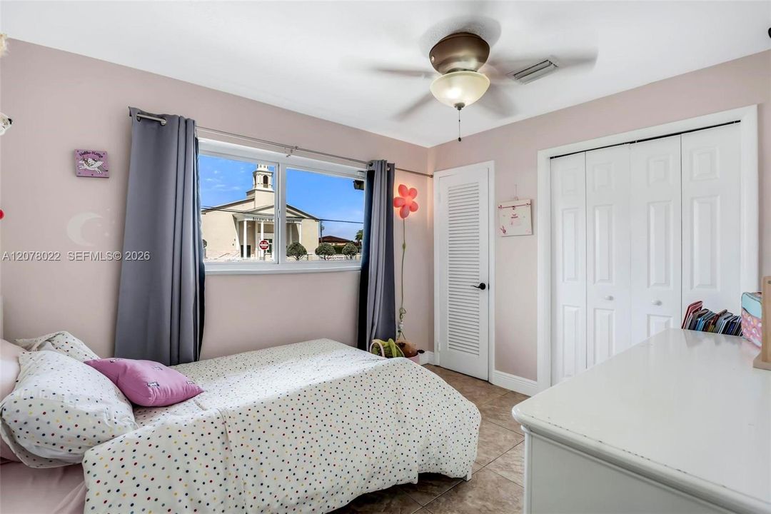 For Sale: $949,000 (3 beds, 2 baths, 1699 Square Feet)