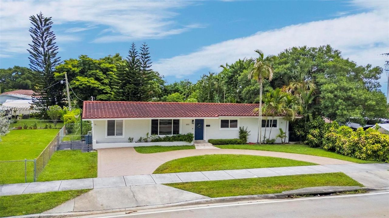 For Sale: $949,000 (3 beds, 2 baths, 1699 Square Feet)