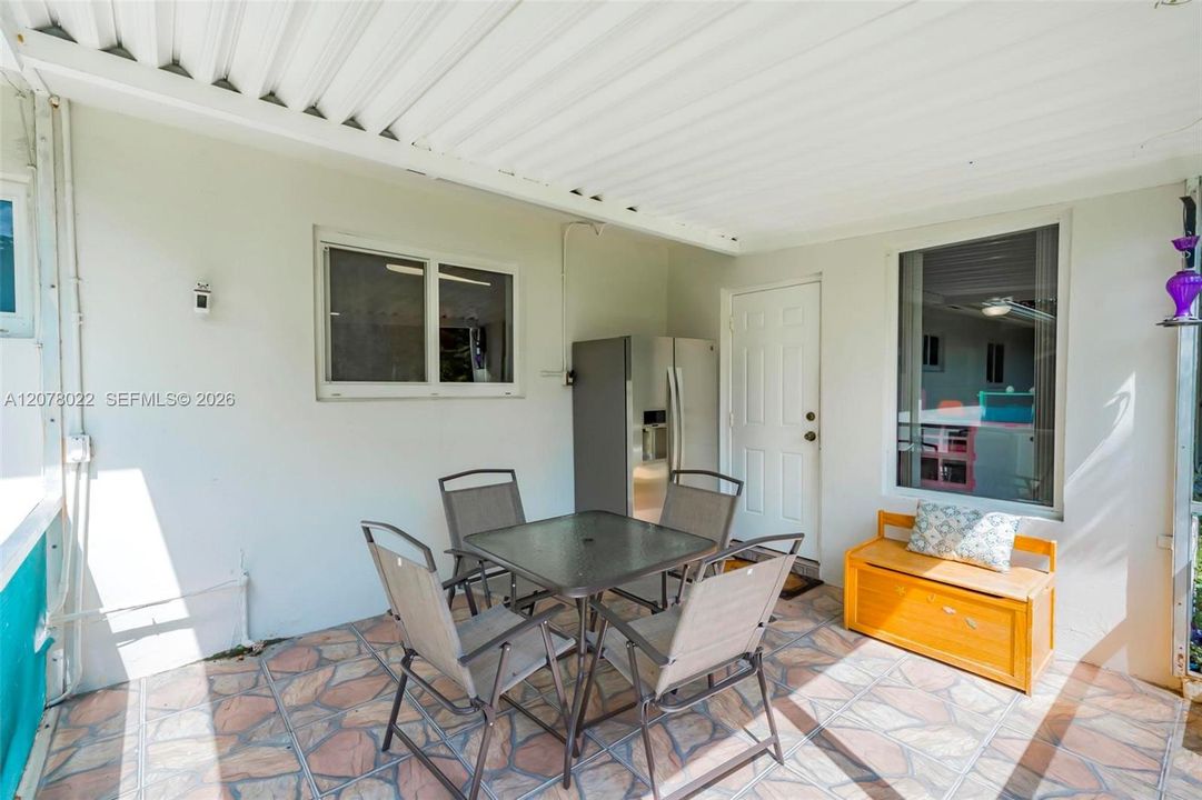 For Sale: $949,000 (3 beds, 2 baths, 1699 Square Feet)