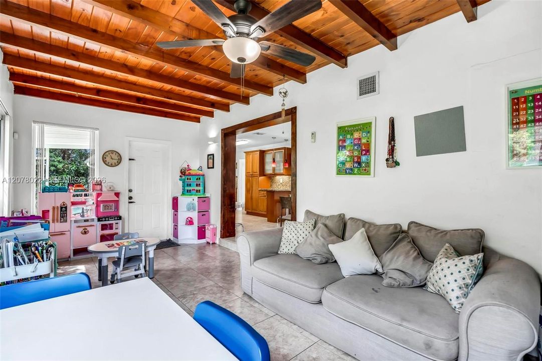 For Sale: $949,000 (3 beds, 2 baths, 1699 Square Feet)