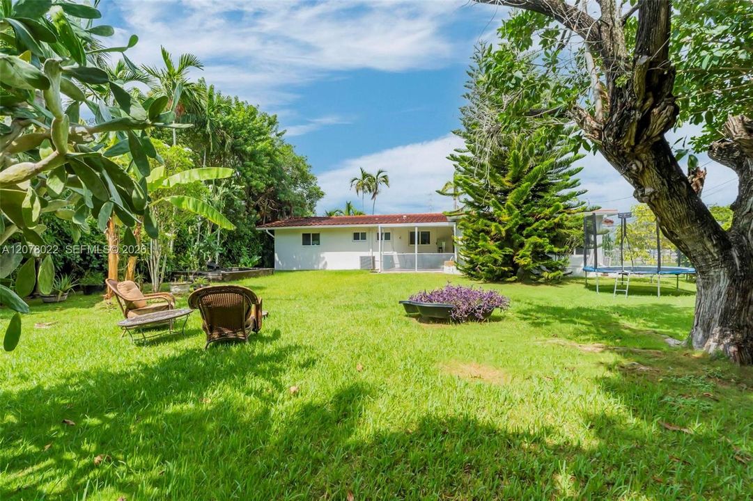For Sale: $949,000 (3 beds, 2 baths, 1699 Square Feet)
