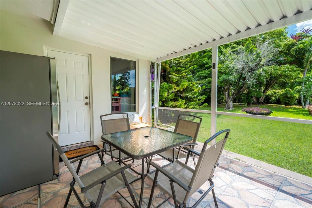 For Sale: $949,000 (3 beds, 2 baths, 1699 Square Feet)
