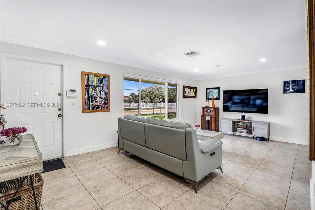 For Sale: $949,000 (3 beds, 2 baths, 1699 Square Feet)