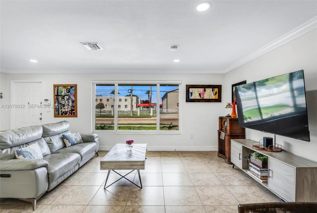For Sale: $949,000 (3 beds, 2 baths, 1699 Square Feet)