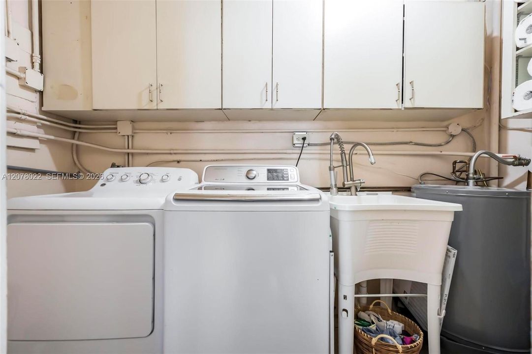 For Sale: $949,000 (3 beds, 2 baths, 1699 Square Feet)