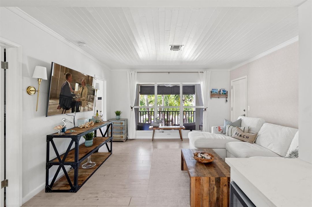 FAMILY_ROOM_STRAIGHT_DT