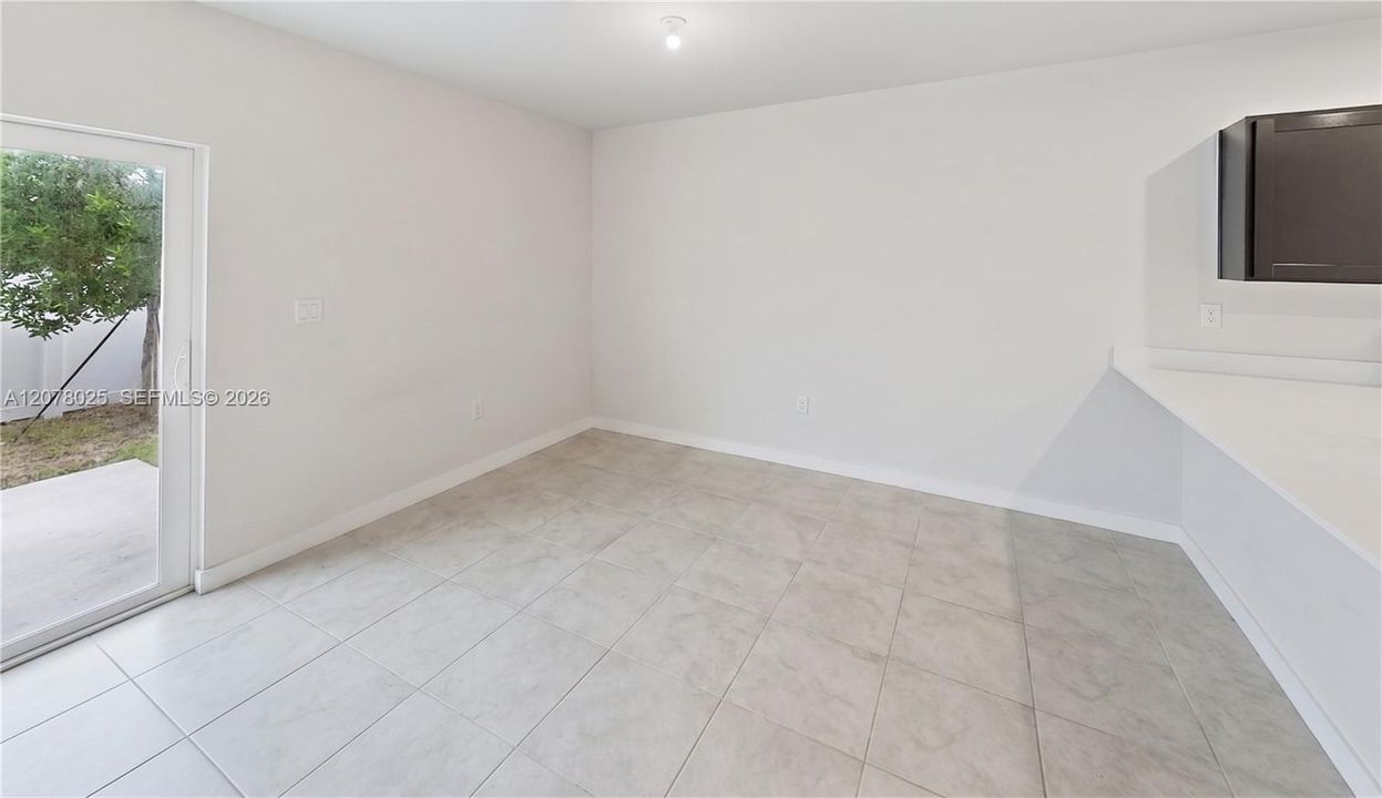 For Sale: $340,000 (3 beds, 3 baths, 1425 Square Feet)
