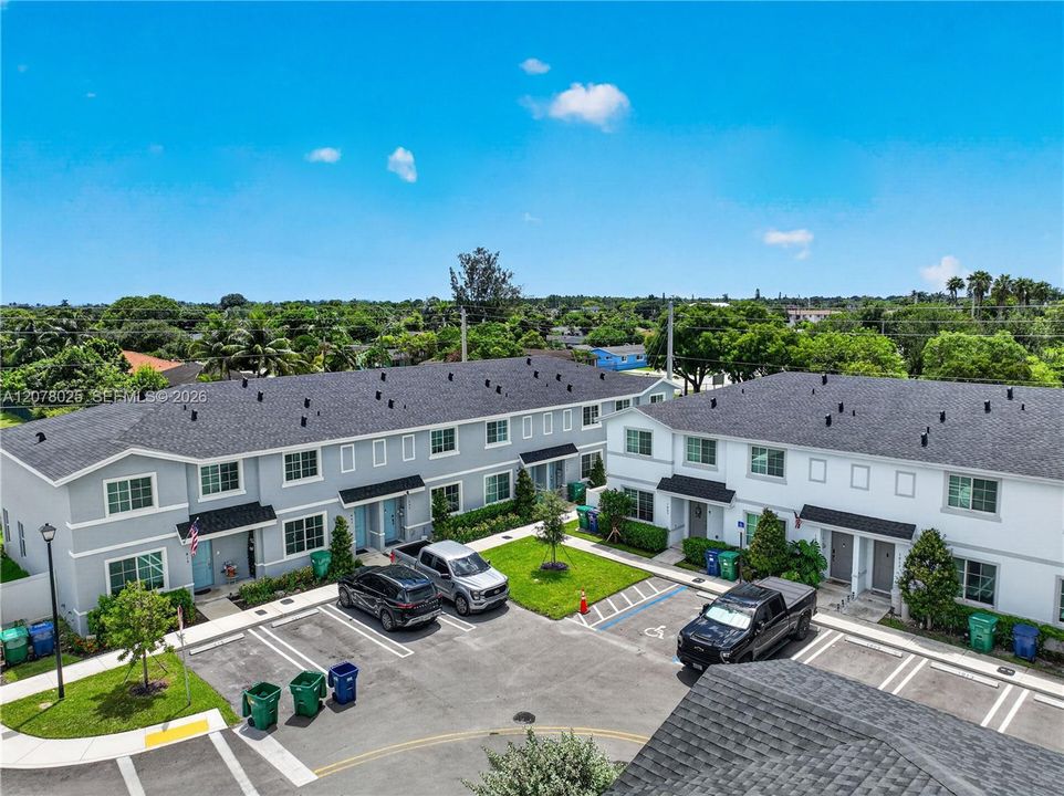 For Sale: $340,000 (3 beds, 3 baths, 1425 Square Feet)