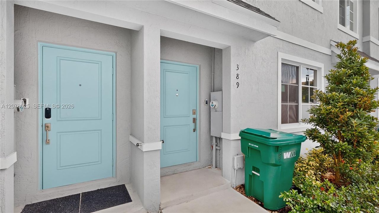 For Sale: $340,000 (3 beds, 3 baths, 1425 Square Feet)