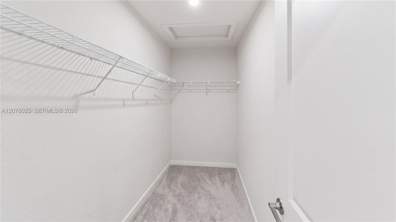 For Sale: $340,000 (3 beds, 3 baths, 1425 Square Feet)
