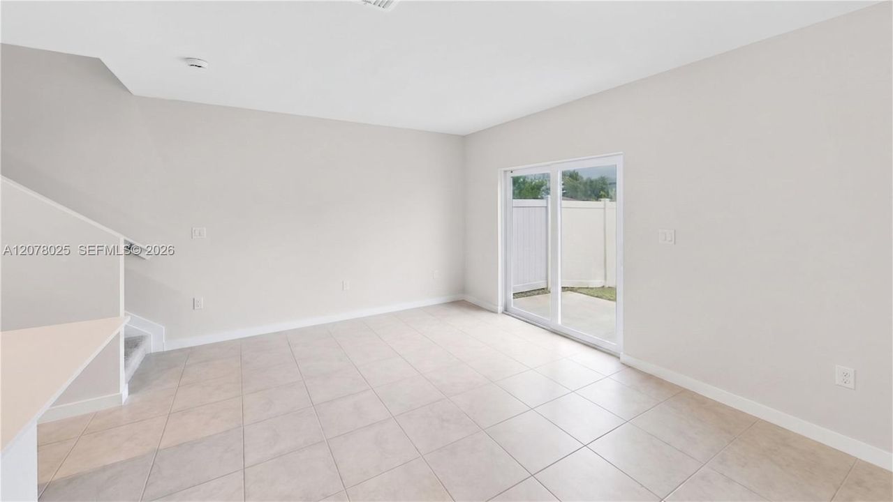 For Sale: $340,000 (3 beds, 3 baths, 1425 Square Feet)