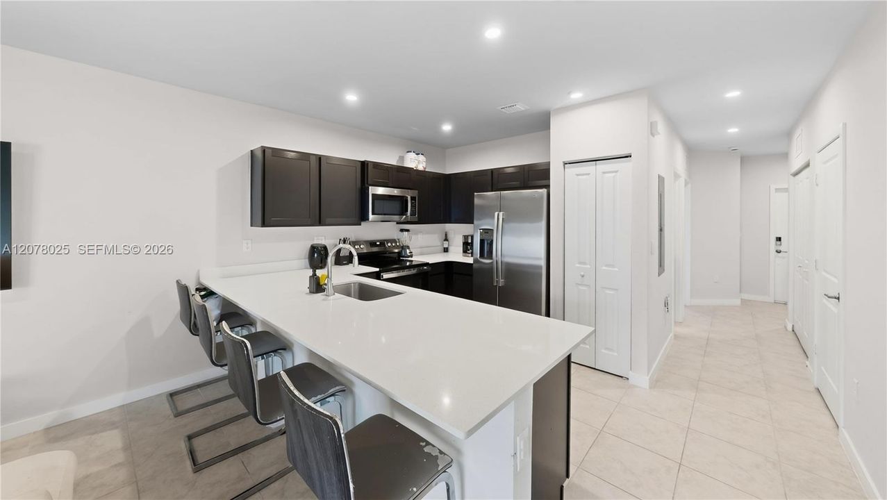 For Sale: $340,000 (3 beds, 3 baths, 1425 Square Feet)