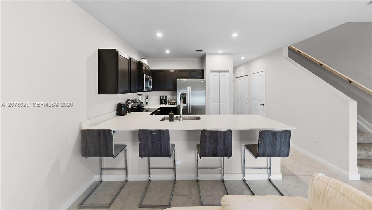 For Sale: $340,000 (3 beds, 3 baths, 1425 Square Feet)