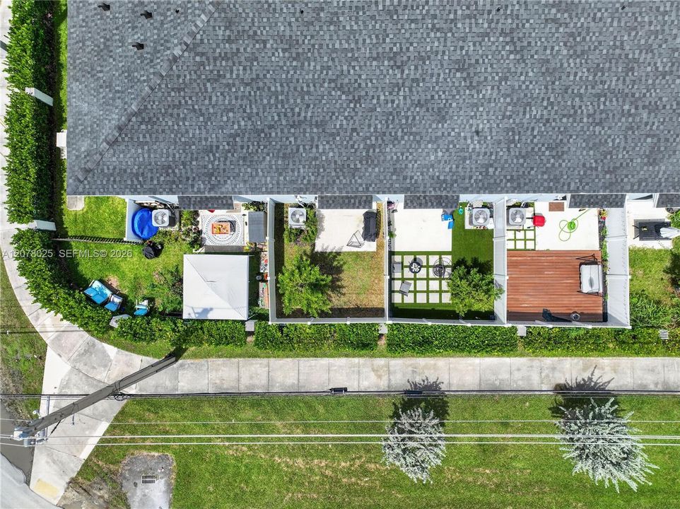 For Sale: $340,000 (3 beds, 3 baths, 1425 Square Feet)