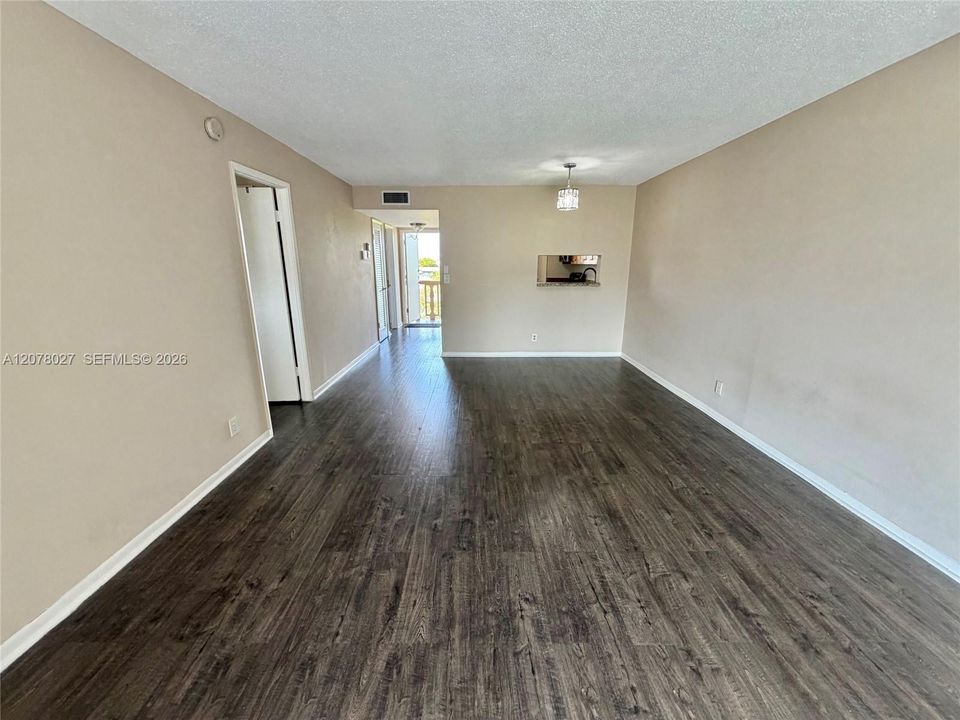 For Rent: $1,500 (1 beds, 1 baths, 775 Square Feet)