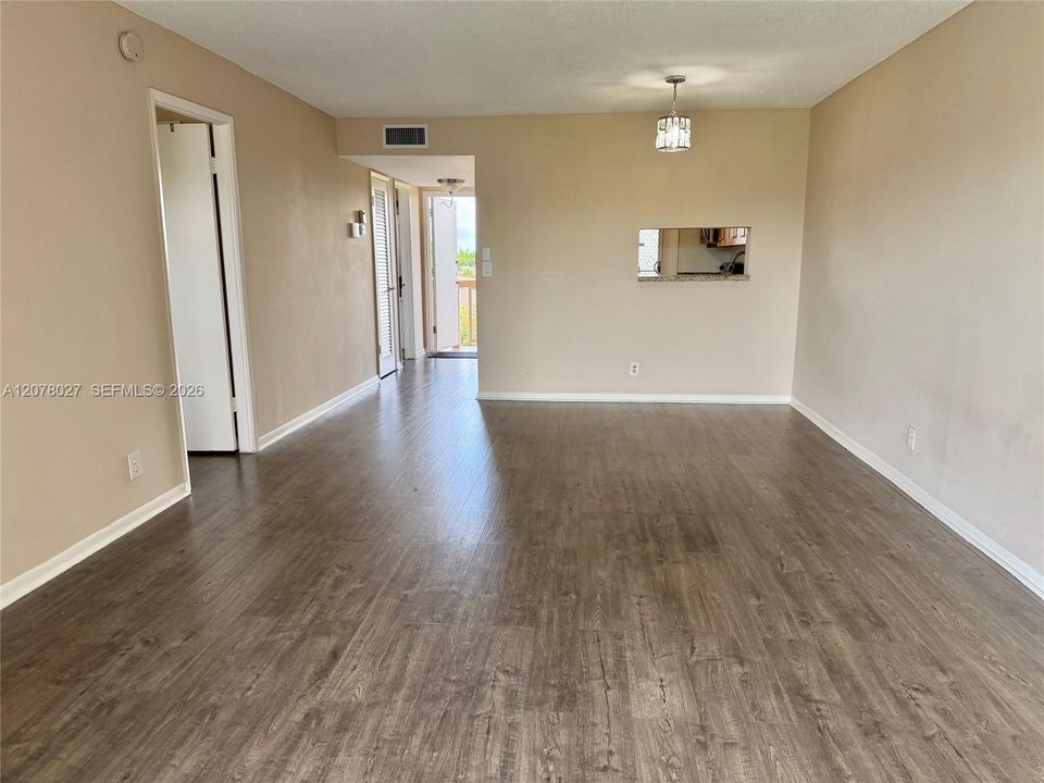 For Rent: $1,500 (1 beds, 1 baths, 775 Square Feet)