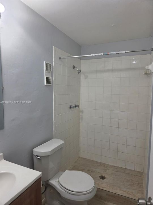 For Rent: $2,000 (2 beds, 2 baths, 931 Square Feet)