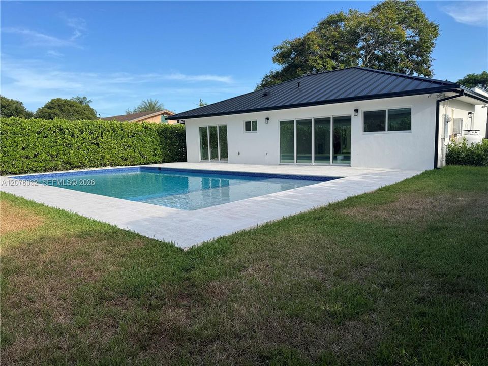 For Rent: $8,500 (3 beds, 3 baths, 1750 Square Feet)
