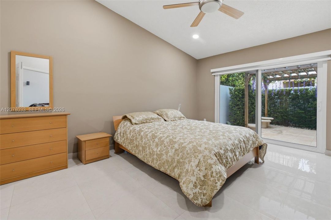 En Venta: $687,000 (3 camas, 2 baños, 1905 Pies cuadrados)