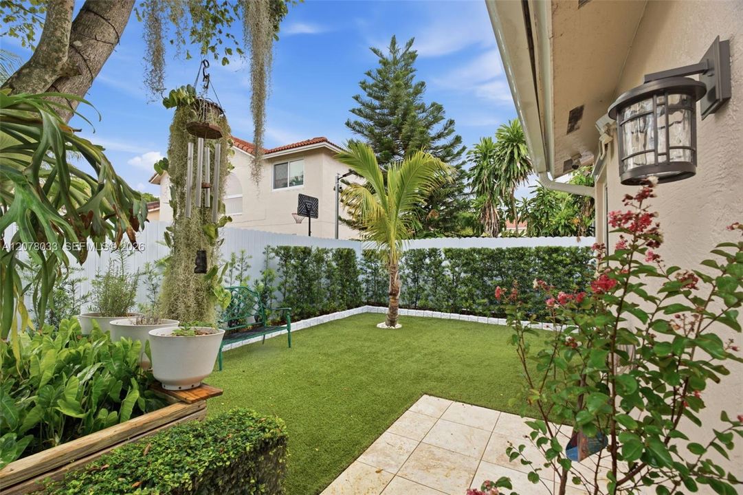 En Venta: $687,000 (3 camas, 2 baños, 1905 Pies cuadrados)